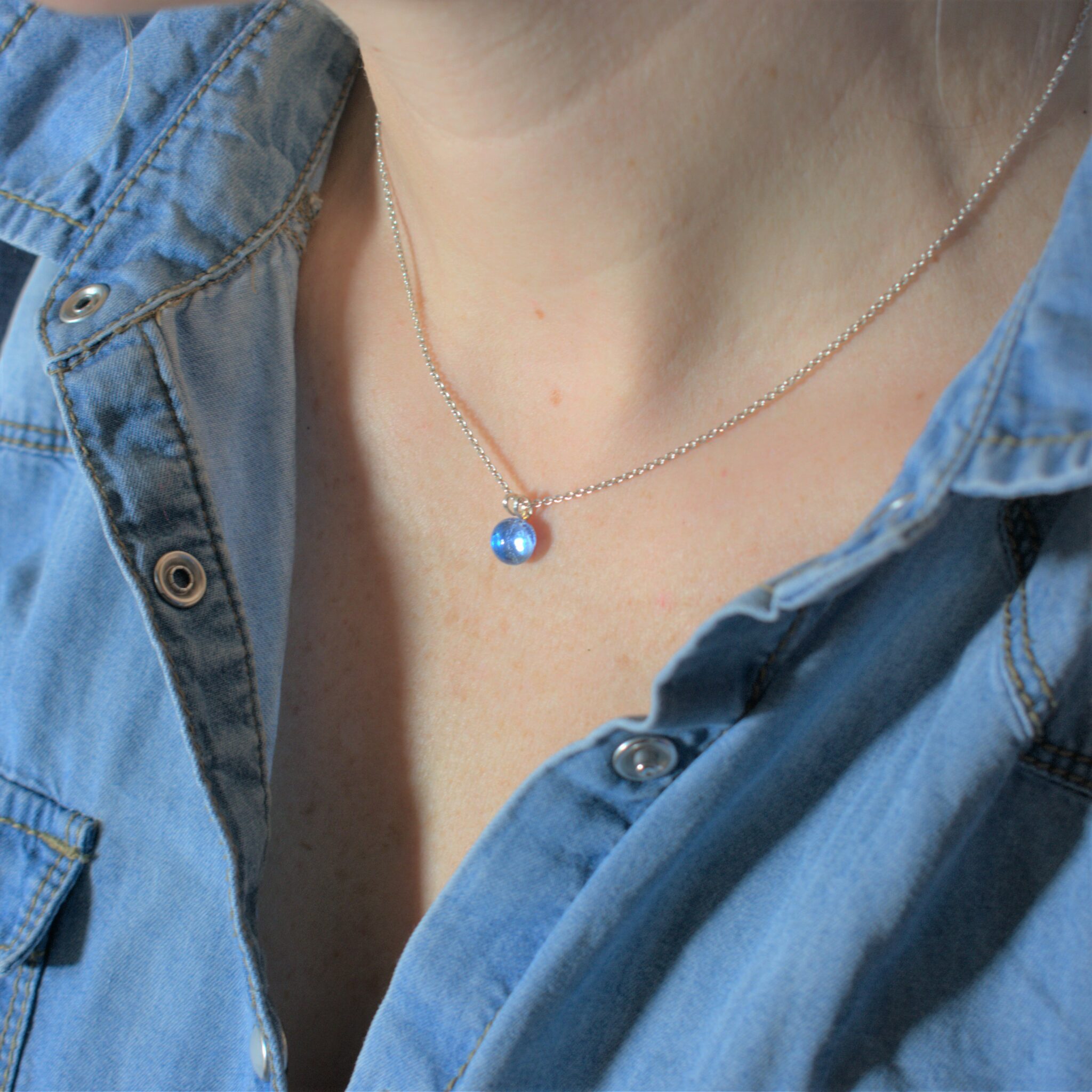Collier perle de verre épais bleu marine/bleu clair- longueur 56cm