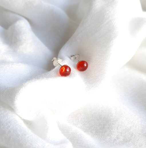 Clous d'oreilles rouge lumière Les Perles du Golfe du Morbihan
