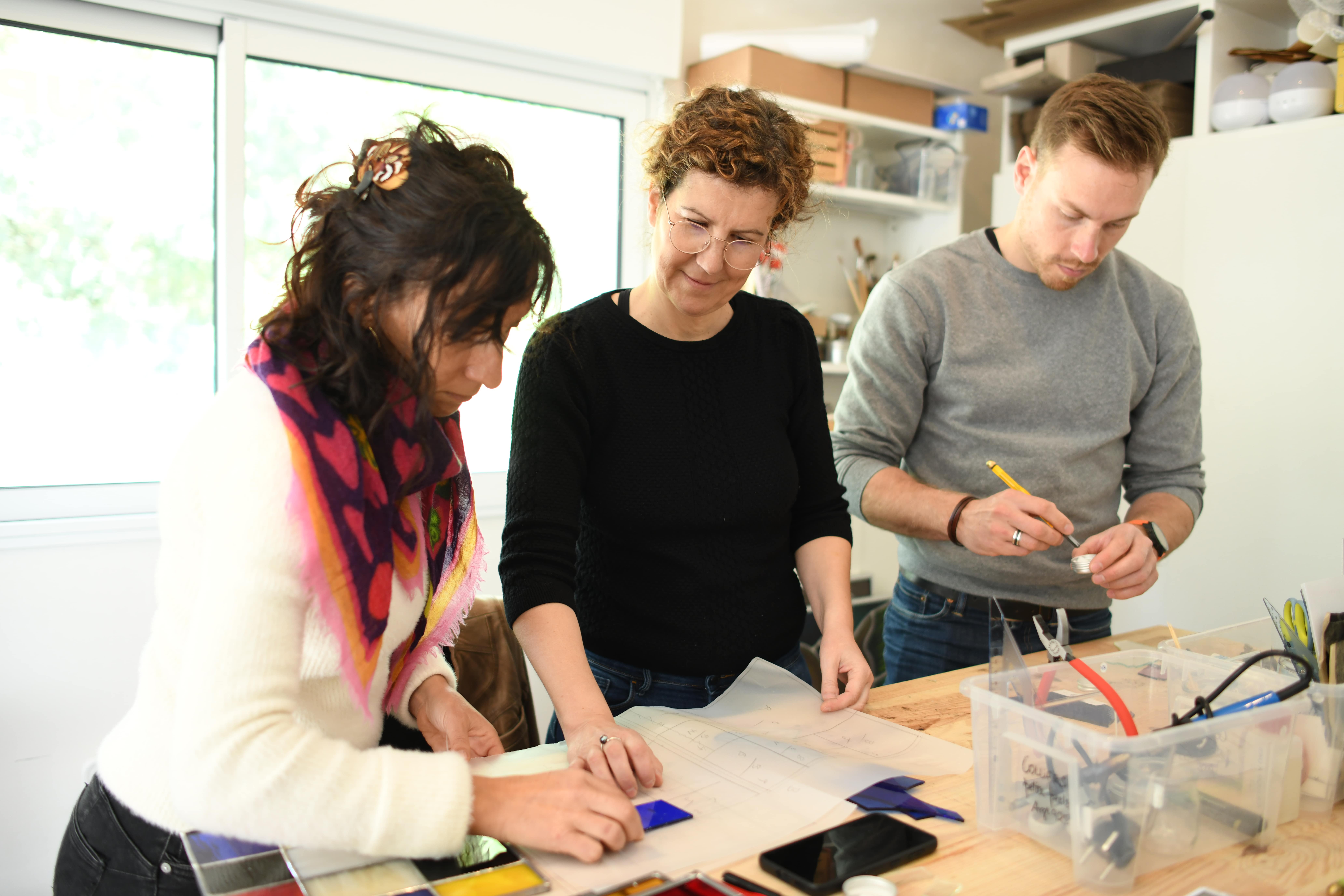 Atelier création boucles d'oreilles en verre Atelier LouPi Verre