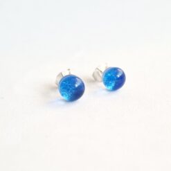 Clous oreilles bleu La Belle Verrière Atelier LouPi Verre les Perles de Chartres