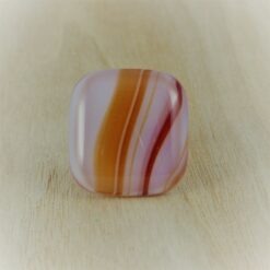Magnifique bague dont le verre est fabriqué à la main au sein de mon atelier, montée sur une bague légèrement réglable en Argent 925.