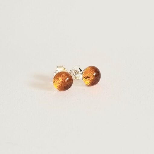 Clous oreilles ambre atelier LouPi Verre les Perles du Golfe du Morbihan