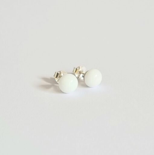 Clous oreilles blanc atelier LouPi Verre les Perles du Golfe du Morbihan